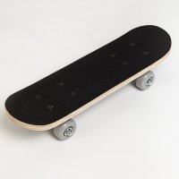 B04657: Bench T-Shirt & Skateboard Set (6-10 Years)