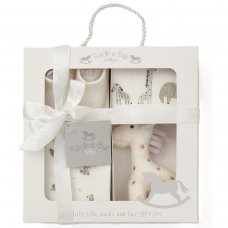 D06136: White 4 Piece Luxury Boxed Gift Set (0-3 Months)