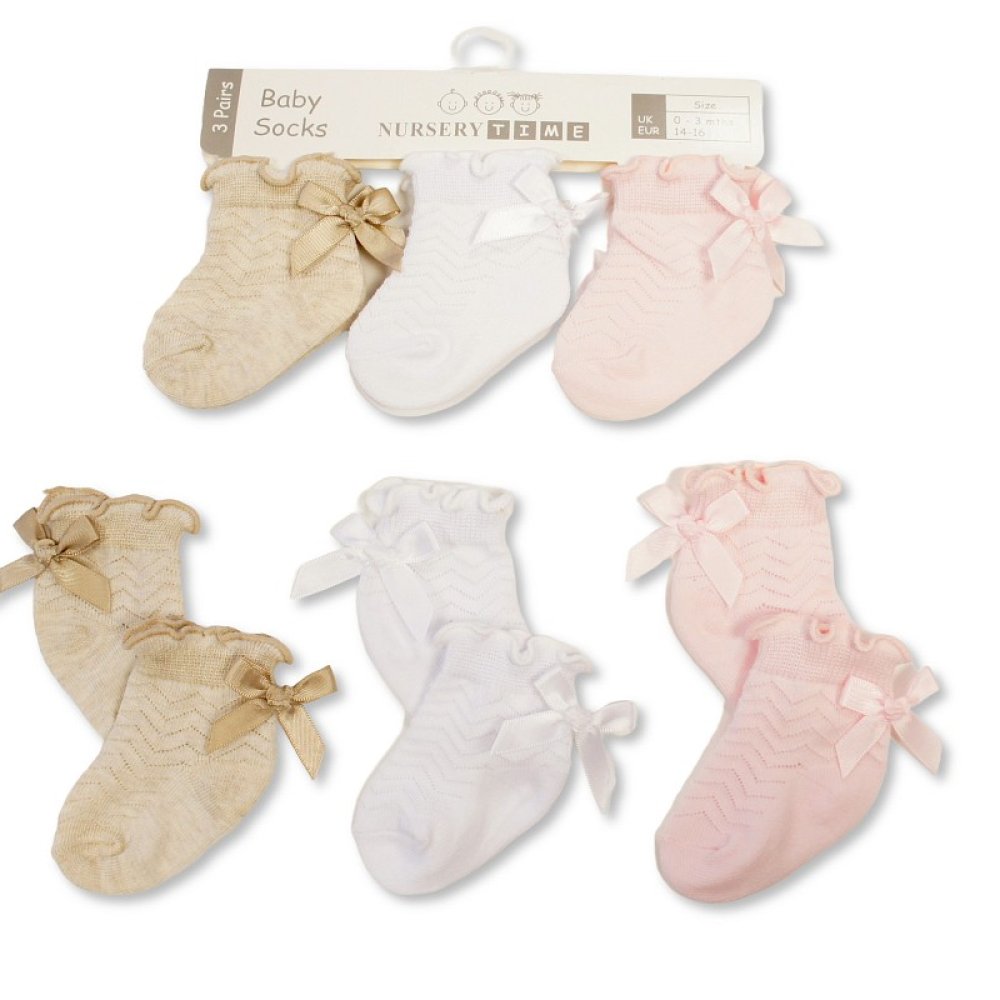 BW-61-2237: Baby Girls Socks with Large Bow - 3-Pack - 3 Colours (0-6 Months) BW-61-2237: Baby Girls Socks with Large Bow - 3-Pack - 3 Colours (0-6 Months)