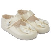 B604: Baby Girls Soft Soled Shoe-Ivory (Shoe Sizes: 0-4)