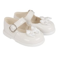 H505: Baby Girls Hard Soled Shoe-White (Shoe Sizes: 2-6)